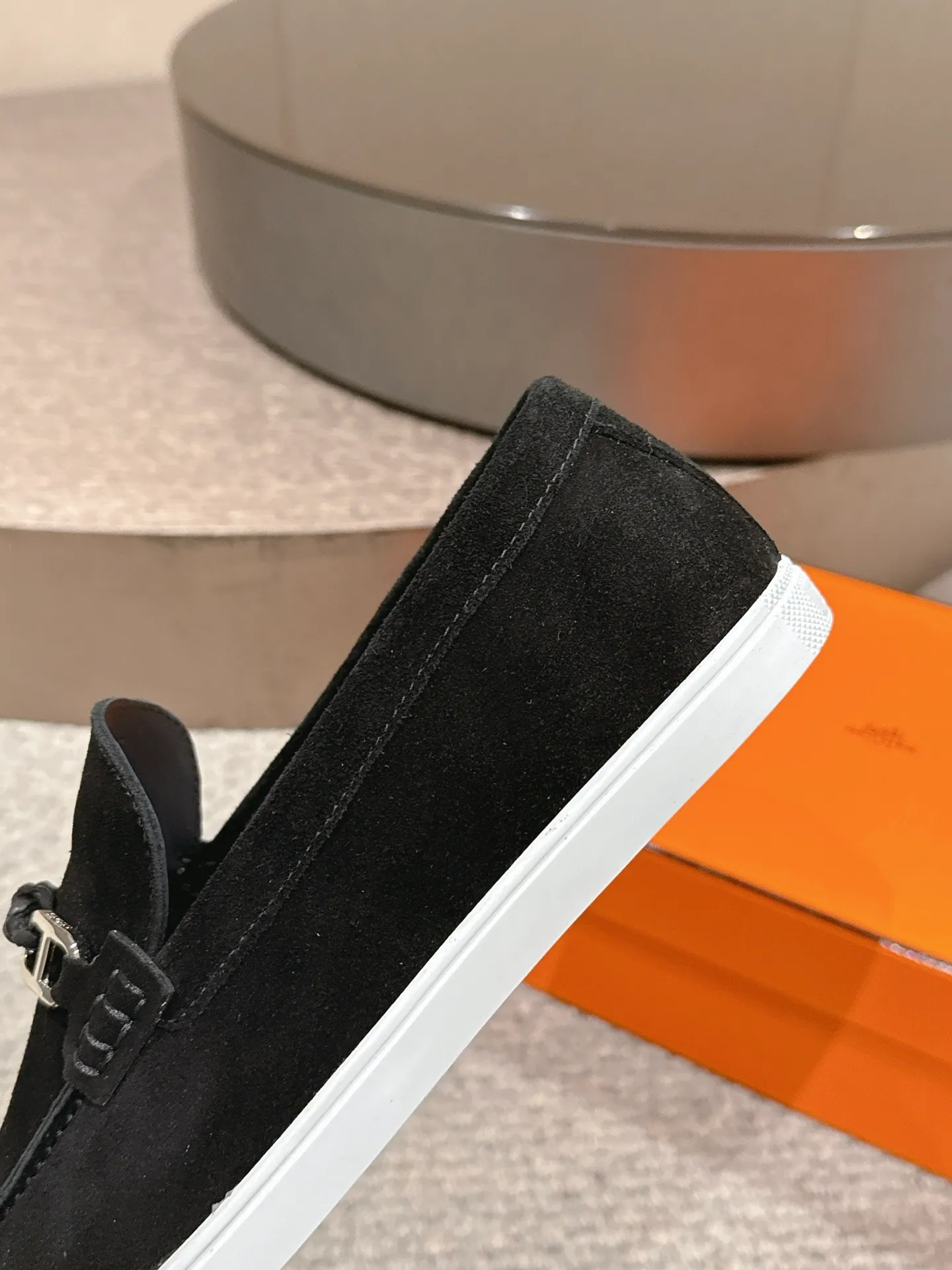 【ΗERMES】 P:540💰 Size: 39-45 (45.46. Customized) Hermes Men's Slip-on Loafers Lgnacio Series Couple's Loafers Casual Sports Shoes Original Purchase Development Made Goods This calfskin loafer is decorated with leather braiding and "Chaine d'Ancre" buckle. Fashionable nautical style loafers, ideal for land and seaside. Exquisite packaging at the delivery counter 🛍📦 Fabric: Original customized imported first-layer cowhide/cow suede Lining: Imported soft cowhide lining Sole: Original molded non-slip TPU material Bottom thickness: 2CM